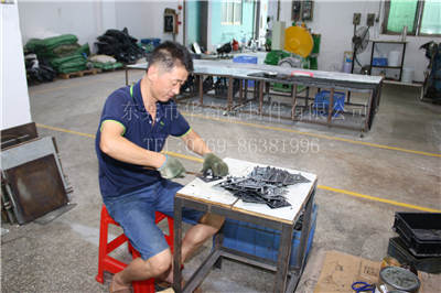 雙麵橡膠護線圈的（de）模（mó）具設計